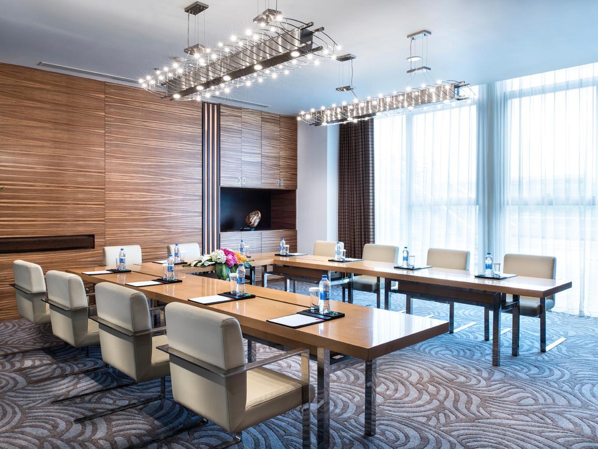 Grand Millennium Hongqiao Hotel 5*