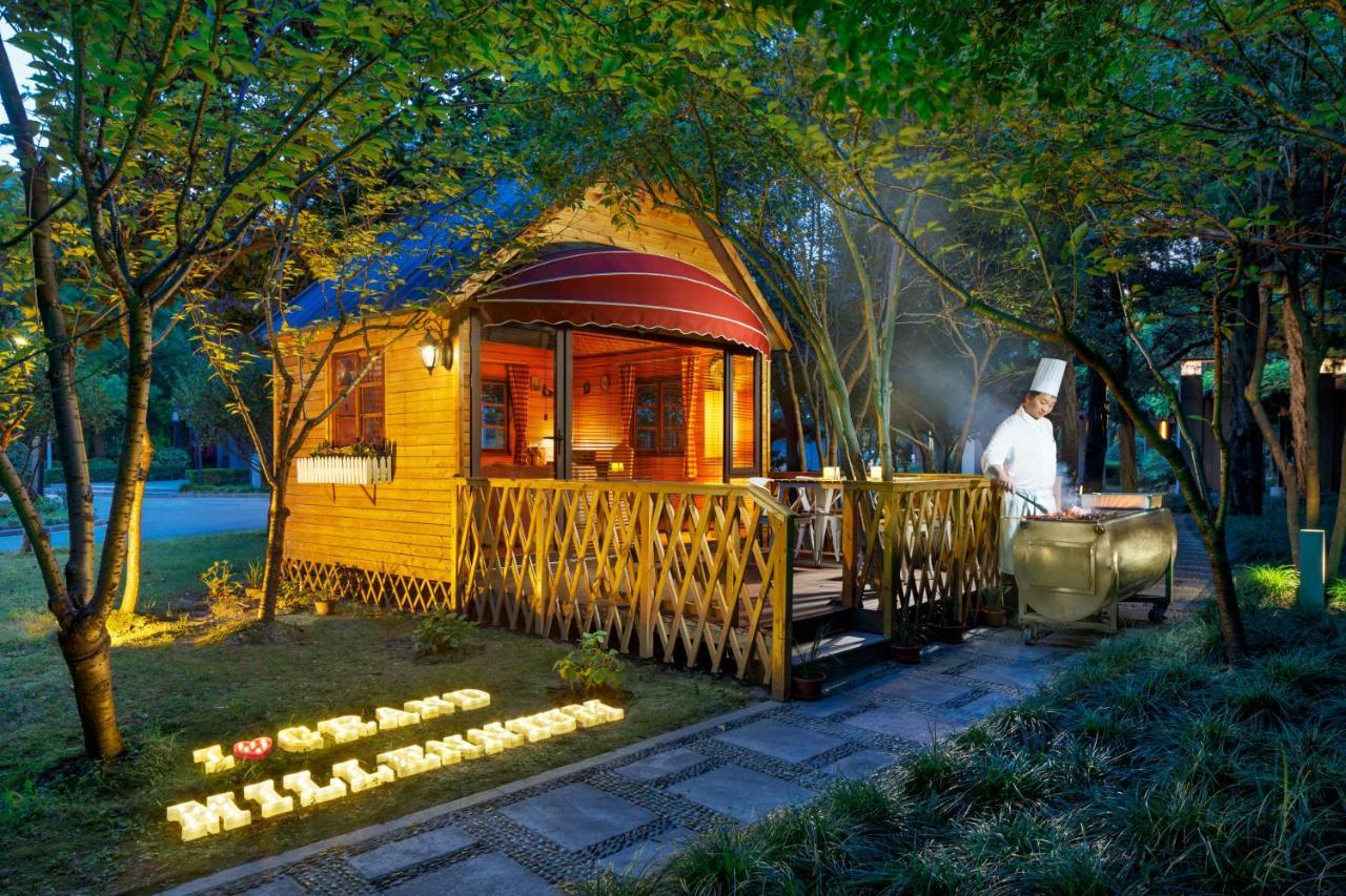 Grand Millennium Hongqiao Hotel 5*